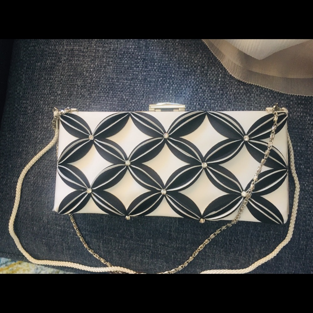 SOLD 🎉NWT Kate Landry  Beautiful Purse White & Black  Clutch - Picture 3 of 8